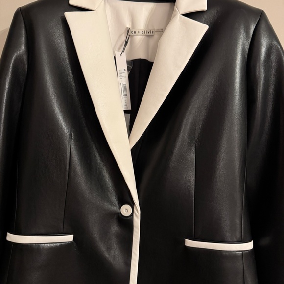 NWT Alice + Olivia Breann Black/Off White Vegan Leather Blazer Size 10 - Picture 9 of 10